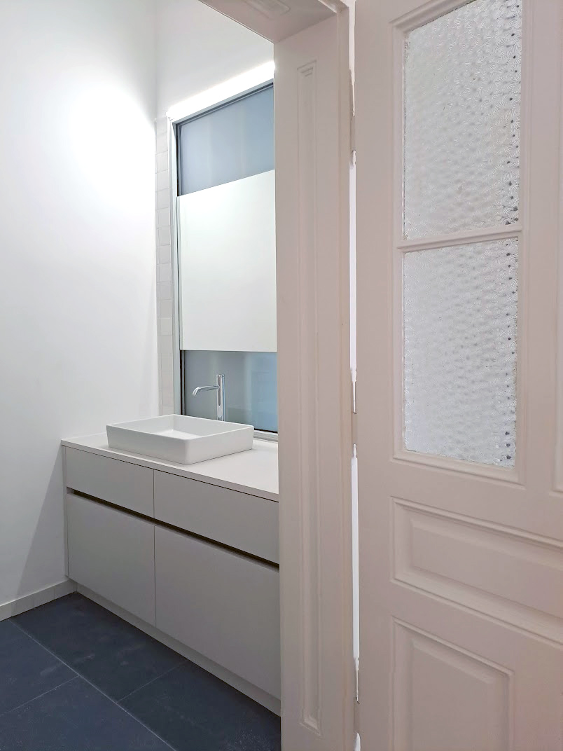 Umbau und Neugestaltung Mietwohnung P, Wien 4, Badezimmer mit LED-Beleuchtung